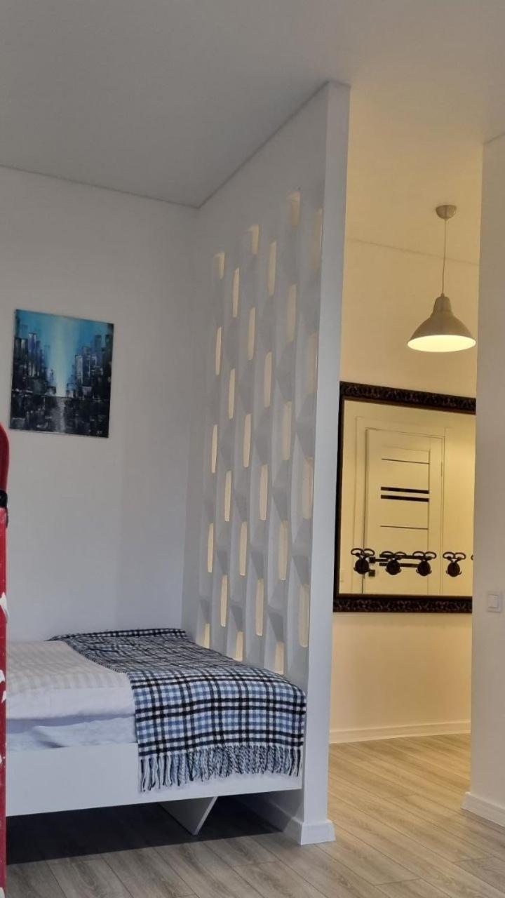 Апартаменти Поруч З М. Палац Україна Kiew Exterior foto