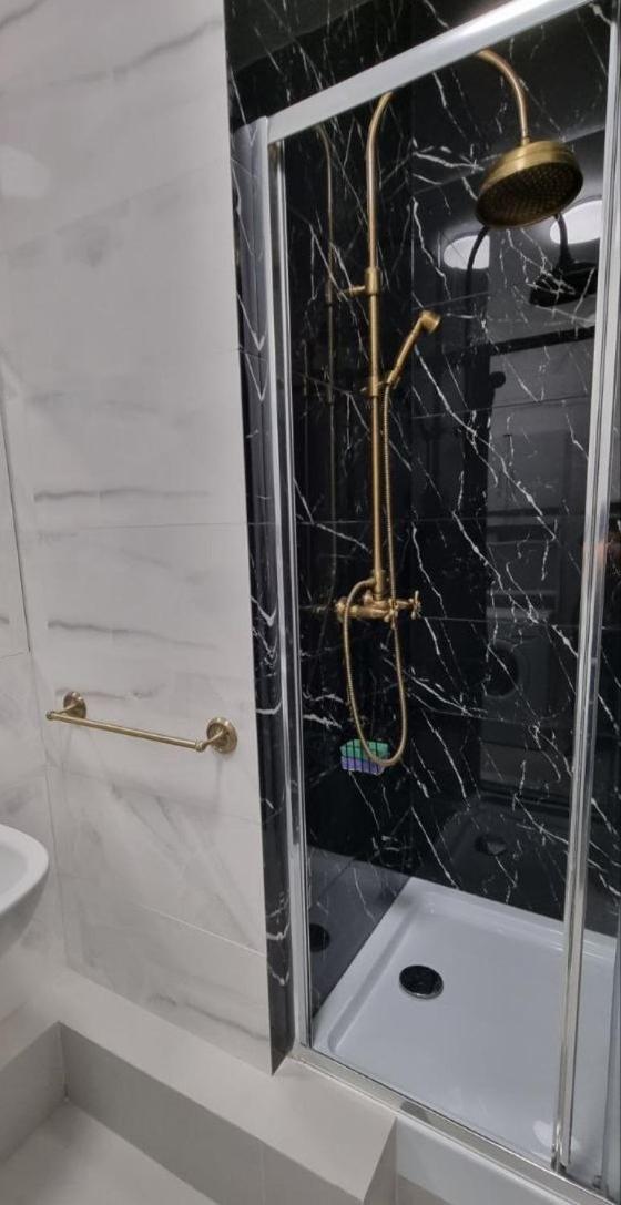Апартаменти Поруч З М. Палац Україна Kiew Exterior foto