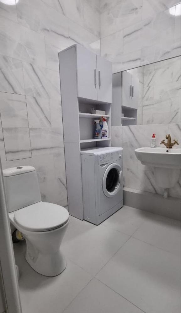 Апартаменти Поруч З М. Палац Україна Kiew Exterior foto